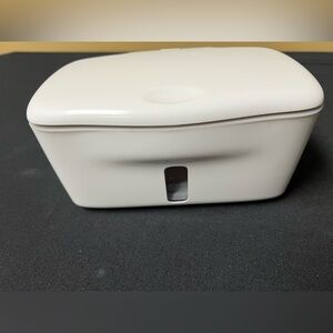 OXO FLUSHABLE WIPES DISPENSER WITH CONVENIENT WEIGHTED PLATE INSIDE
WHITE. NWOT